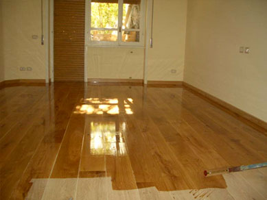 pavimento in legno verniciato